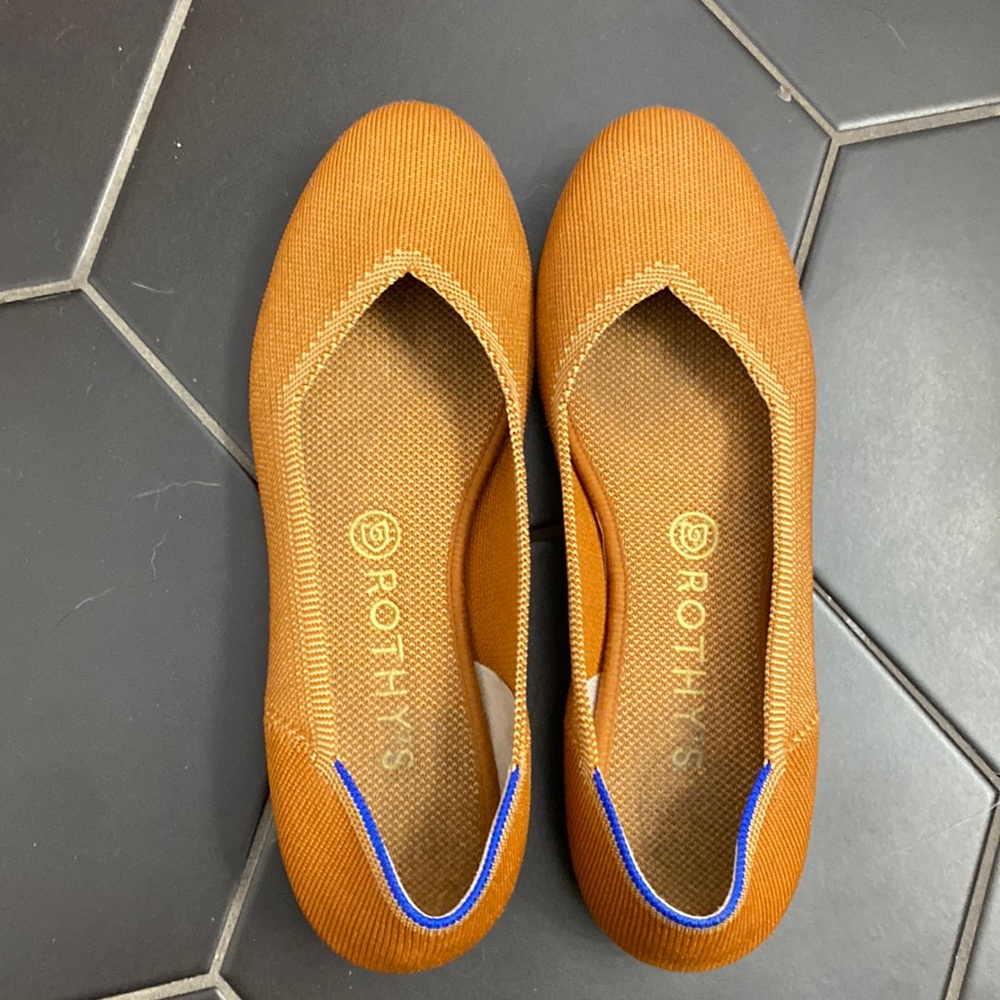 Rothy’s The Flat round toe size 8.5 FAWN caramel color excellent condition